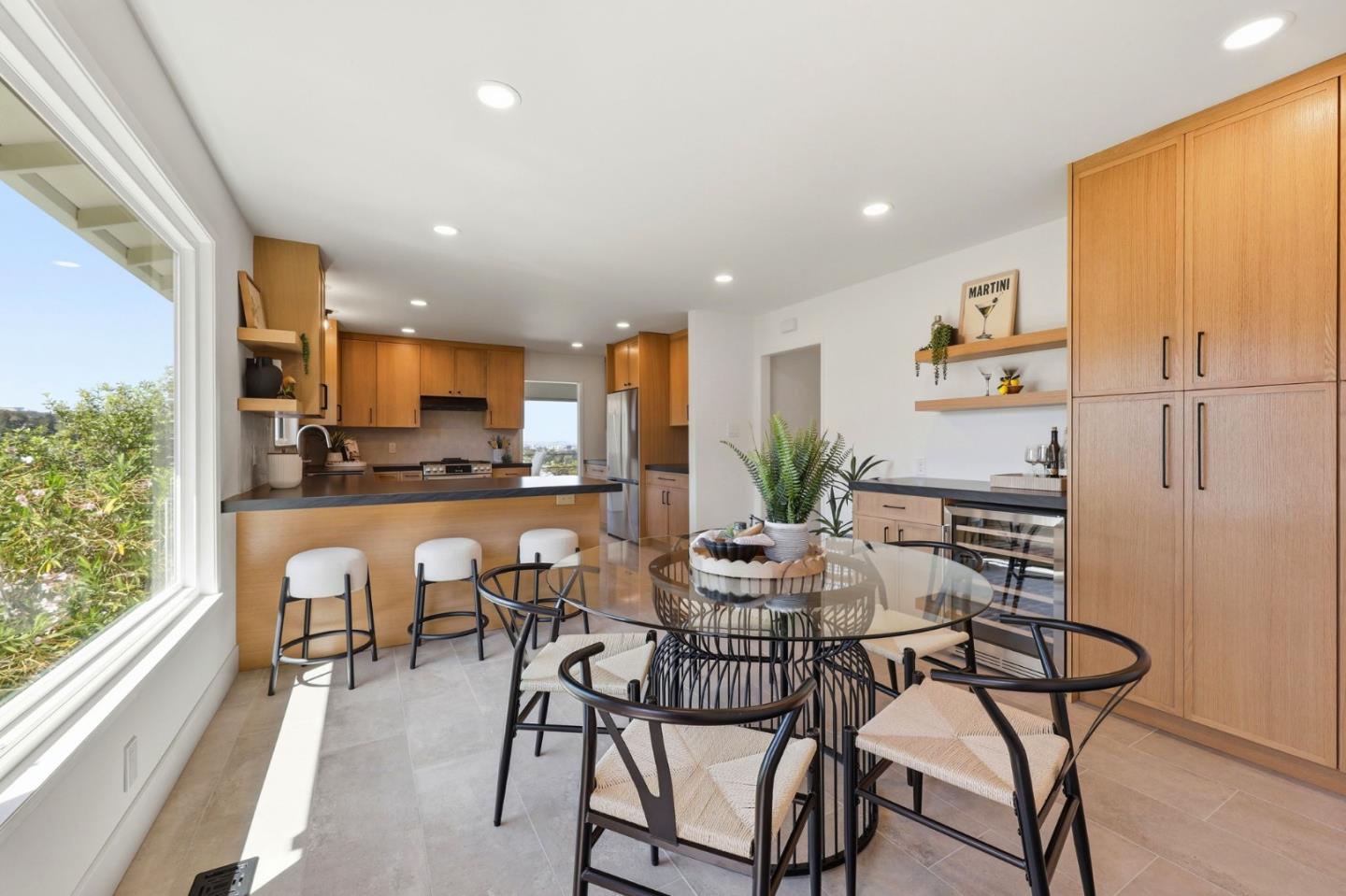 Detail Gallery Image 12 of 47 For 723 Linda Ct, San Mateo,  CA 94403 - 4 Beds | 2 Baths