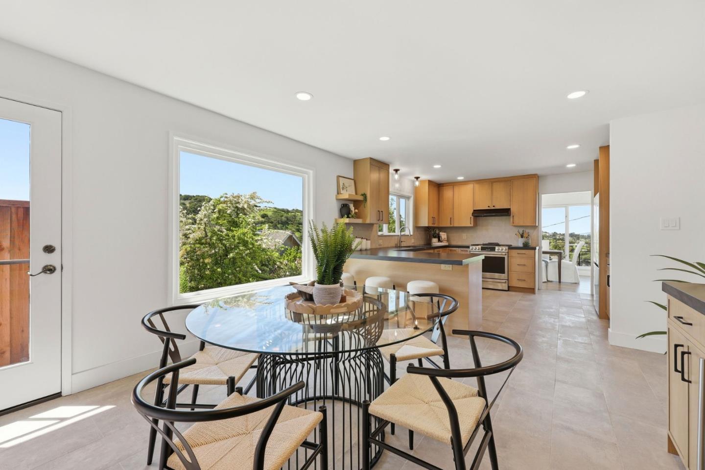 Detail Gallery Image 15 of 47 For 723 Linda Ct, San Mateo,  CA 94403 - 4 Beds | 2 Baths