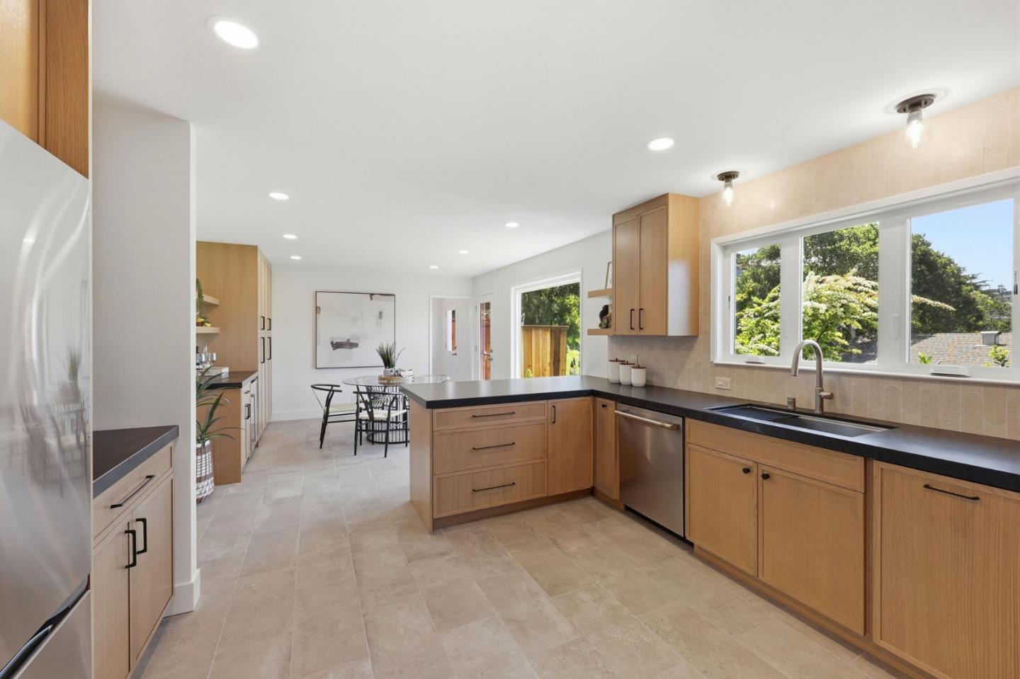 Detail Gallery Image 8 of 47 For 723 Linda Ct, San Mateo,  CA 94403 - 4 Beds | 2 Baths