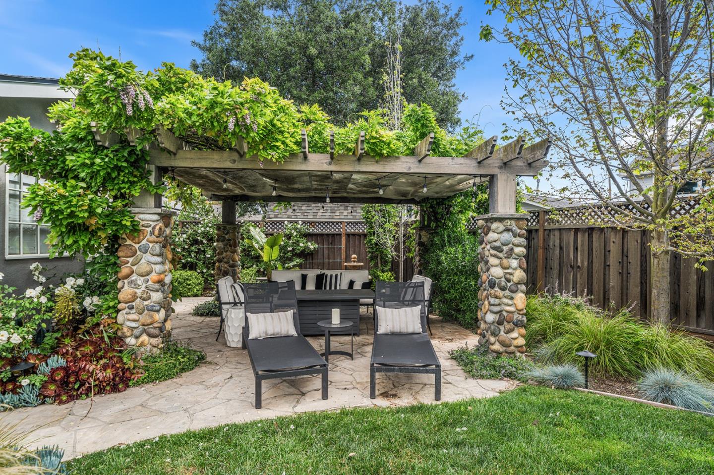 Detail Gallery Image 34 of 41 For 16344 Camellia Ter, Los Gatos,  CA 95032 - 4 Beds | 2/1 Baths