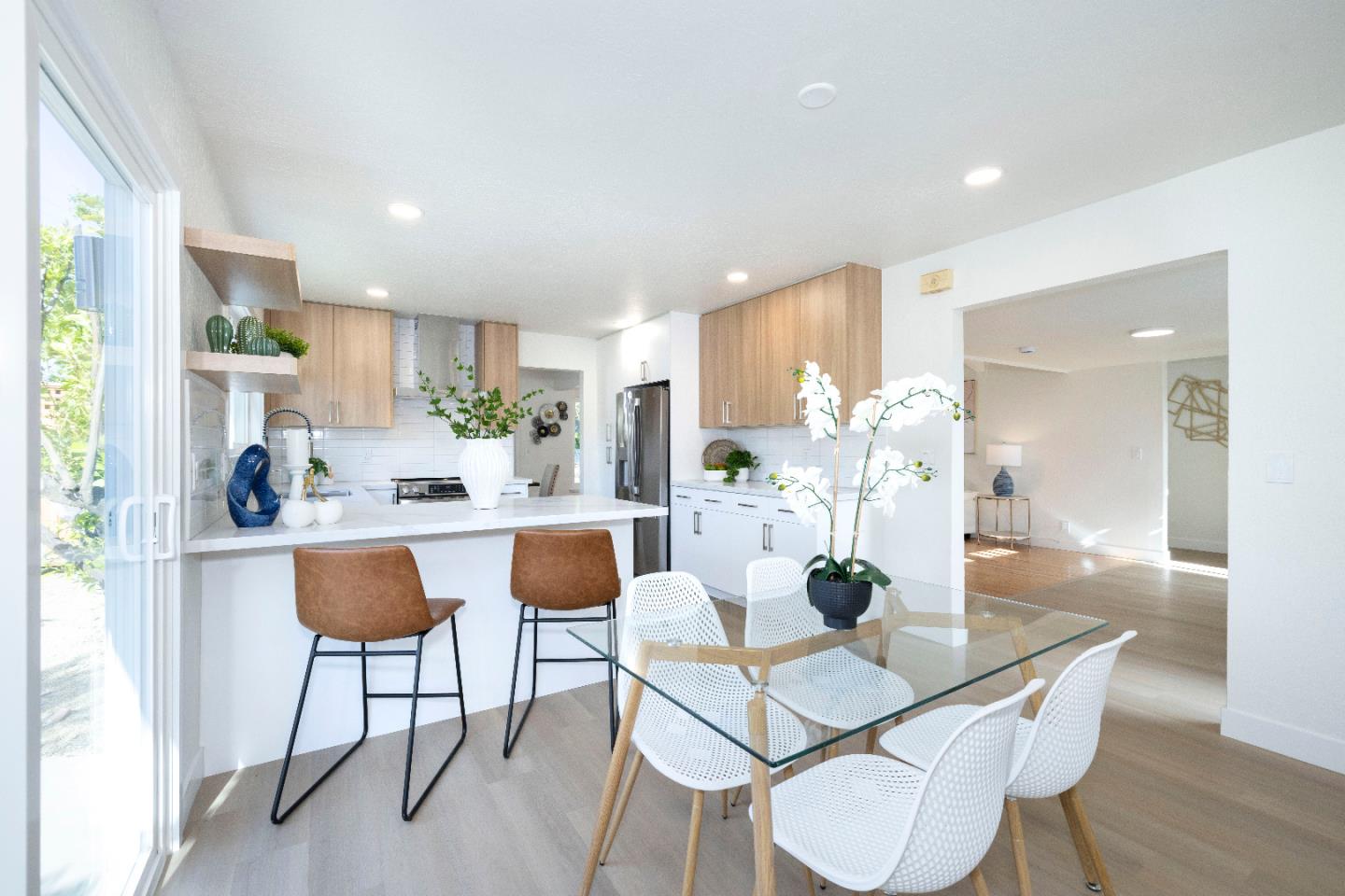 Detail Gallery Image 11 of 45 For 2671 Comstock Cir, Belmont,  CA 94002 - 4 Beds | 2 Baths