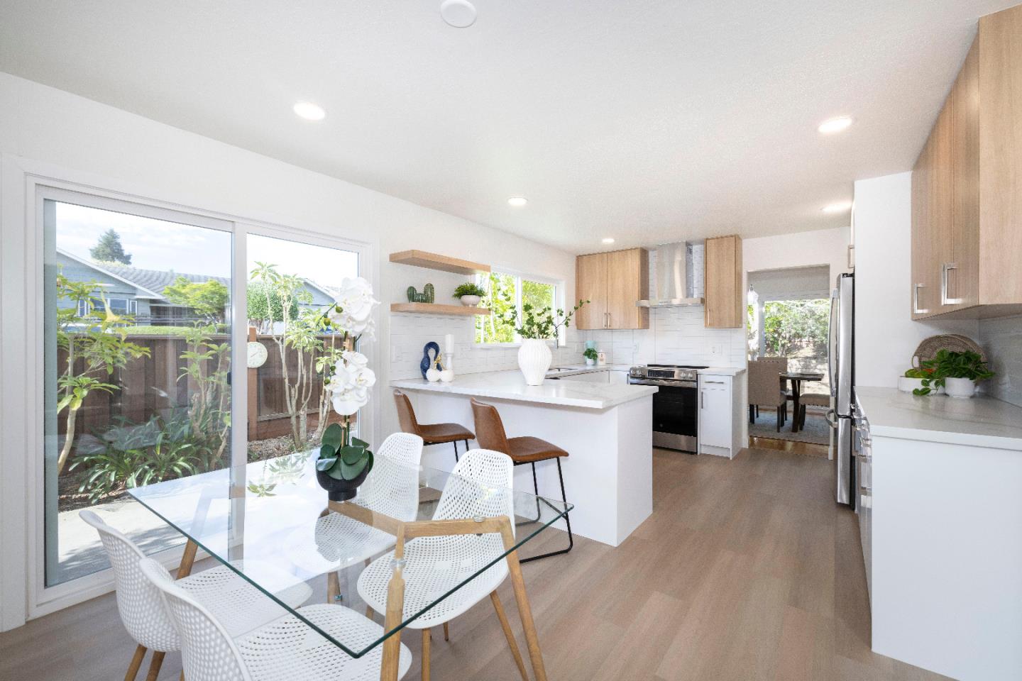 Detail Gallery Image 12 of 45 For 2671 Comstock Cir, Belmont,  CA 94002 - 4 Beds | 2 Baths