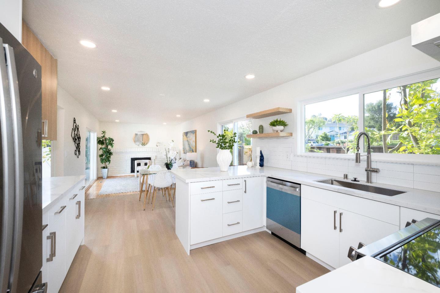 Detail Gallery Image 13 of 45 For 2671 Comstock Cir, Belmont,  CA 94002 - 4 Beds | 2 Baths