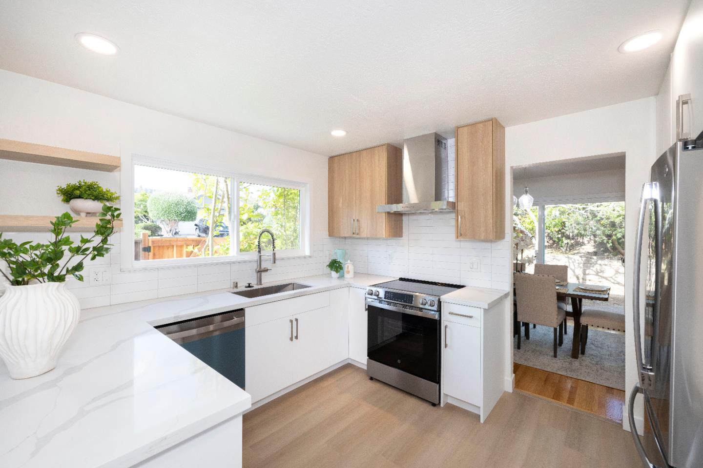 Detail Gallery Image 14 of 45 For 2671 Comstock Cir, Belmont,  CA 94002 - 4 Beds | 2 Baths