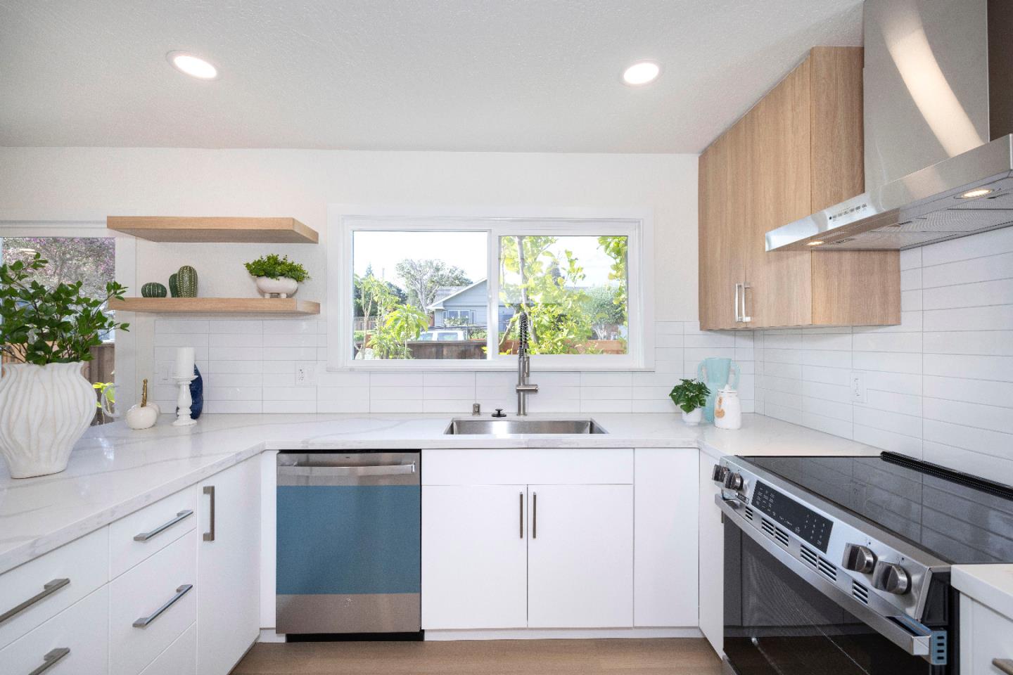 Detail Gallery Image 15 of 45 For 2671 Comstock Cir, Belmont,  CA 94002 - 4 Beds | 2 Baths