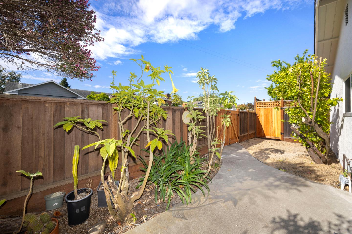 Detail Gallery Image 35 of 45 For 2671 Comstock Cir, Belmont,  CA 94002 - 4 Beds | 2 Baths