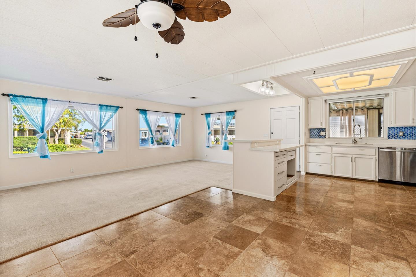 Detail Gallery Image 3 of 28 For 150 Kern #110,  Salinas,  CA 93905 - 2 Beds | 2 Baths