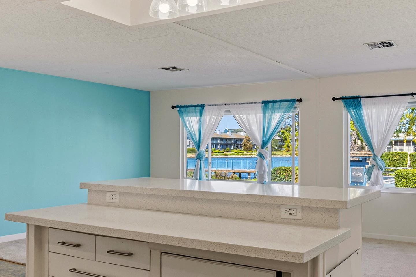 Detail Gallery Image 5 of 28 For 150 Kern #110,  Salinas,  CA 93905 - 2 Beds | 2 Baths