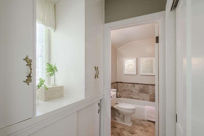 Detail Gallery Image 14 of 26 For 229 Aragon Blvd, San Mateo,  CA 94402 - 4 Beds | 2/1 Baths