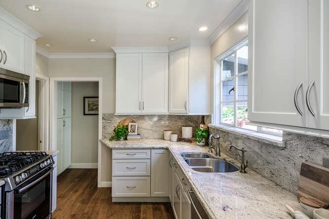 Detail Gallery Image 8 of 26 For 229 Aragon Blvd, San Mateo,  CA 94402 - 4 Beds | 2/1 Baths