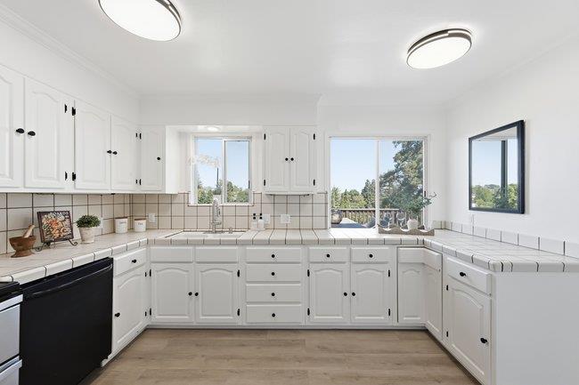 Detail Gallery Image 10 of 49 For 317 Sycamore St, San Carlos,  CA 94070 - 4 Beds | 2 Baths