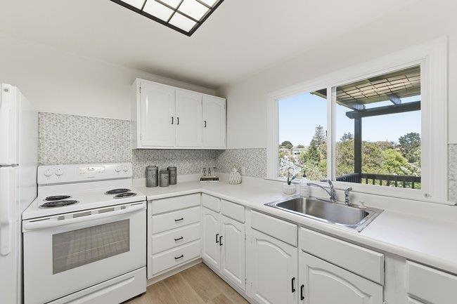 Detail Gallery Image 20 of 49 For 317 Sycamore St, San Carlos,  CA 94070 - 4 Beds | 2 Baths