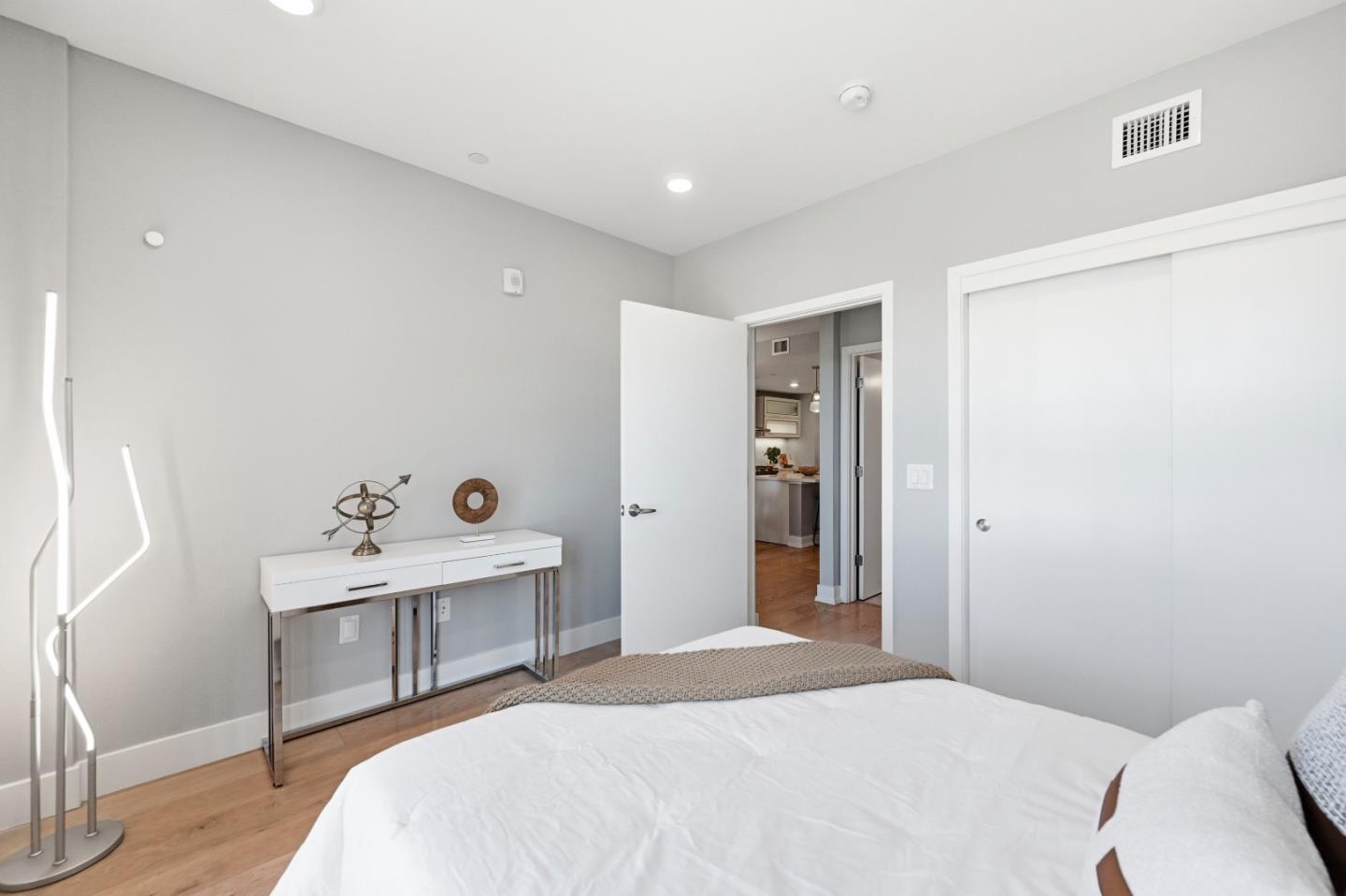 Detail Gallery Image 22 of 55 For 1048 Monroe St #307,  Santa Clara,  CA 95050 - 3 Beds | 3 Baths