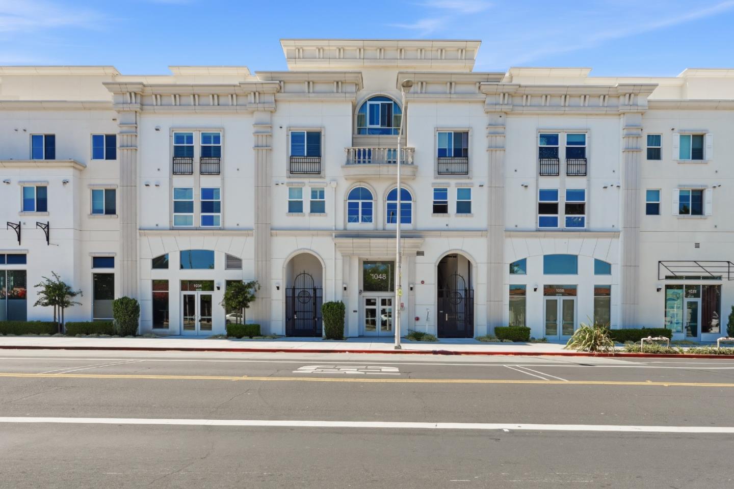 Detail Gallery Image 3 of 55 For 1048 Monroe St #307,  Santa Clara,  CA 95050 - 3 Beds | 3 Baths