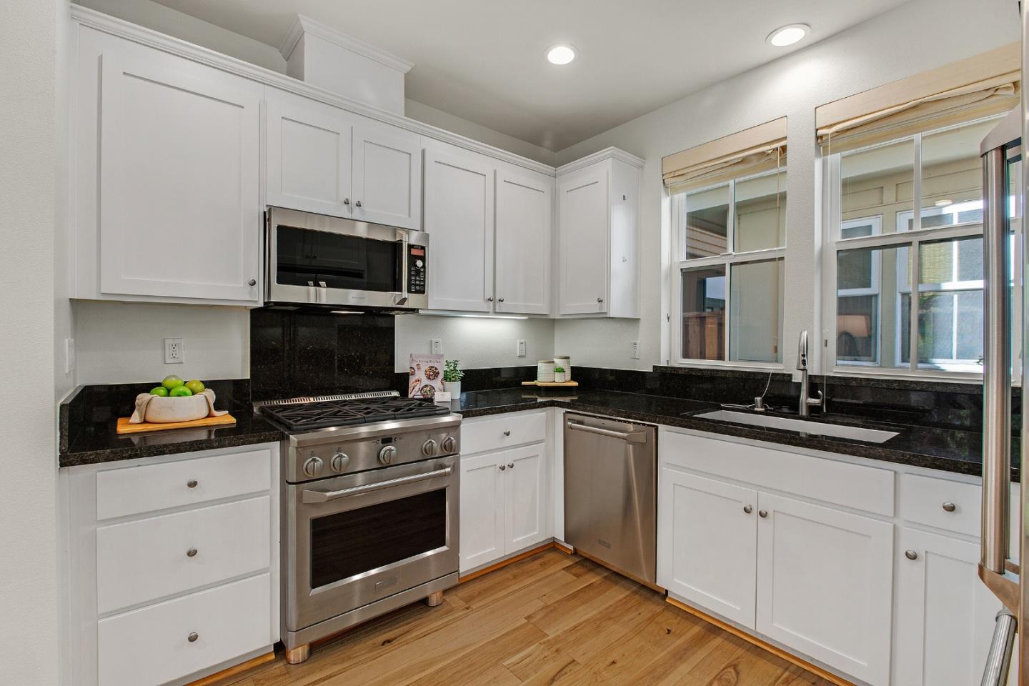 Detail Gallery Image 14 of 45 For 100 Tilton Ave, San Mateo,  CA 94401 - 3 Beds | 2/1 Baths