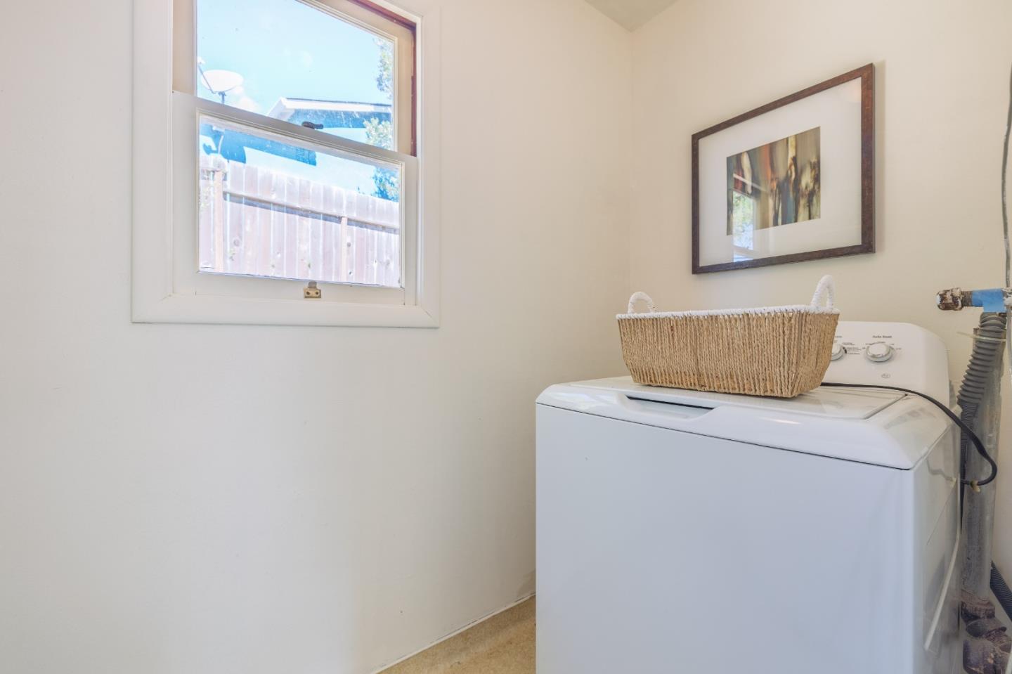 Detail Gallery Image 16 of 24 For 2218 Ewell Rd, Belmont,  CA 94002 - 3 Beds | 1 Baths