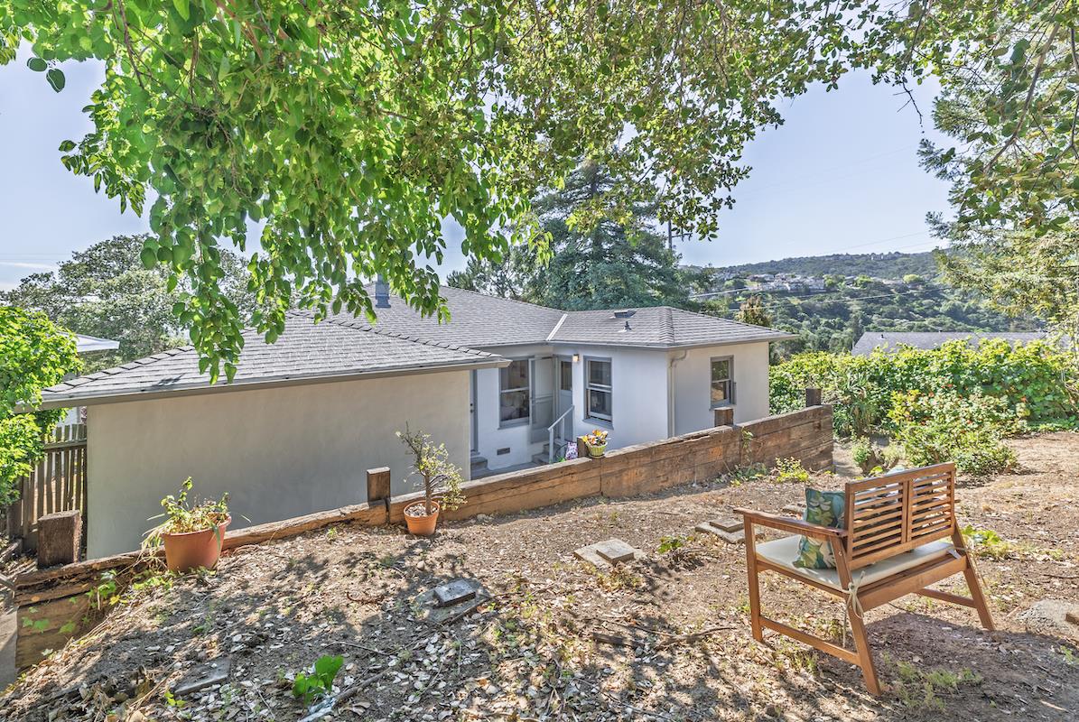 Detail Gallery Image 2 of 24 For 2218 Ewell Rd, Belmont,  CA 94002 - 3 Beds | 1 Baths