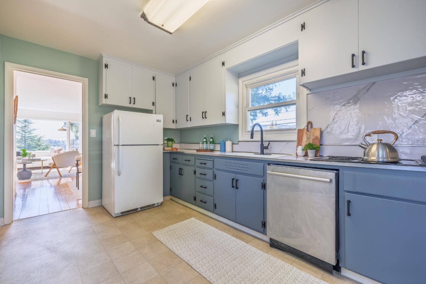 Detail Gallery Image 8 of 24 For 2218 Ewell Rd, Belmont,  CA 94002 - 3 Beds | 1 Baths