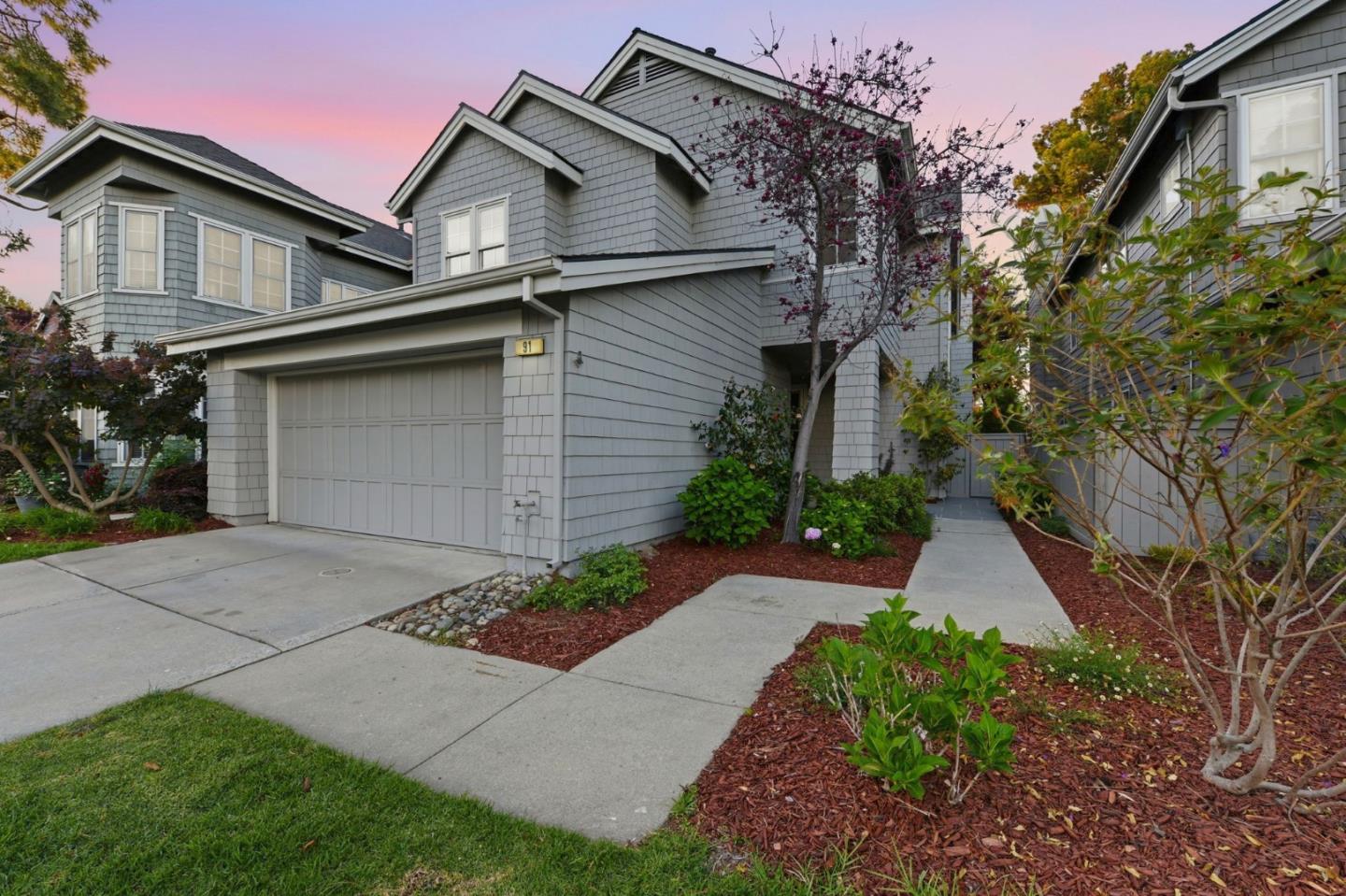 Detail Gallery Image 2 of 6 For 91 Waterside Cir, Redwood City,  CA 94065 - 4 Beds | 2/1 Baths