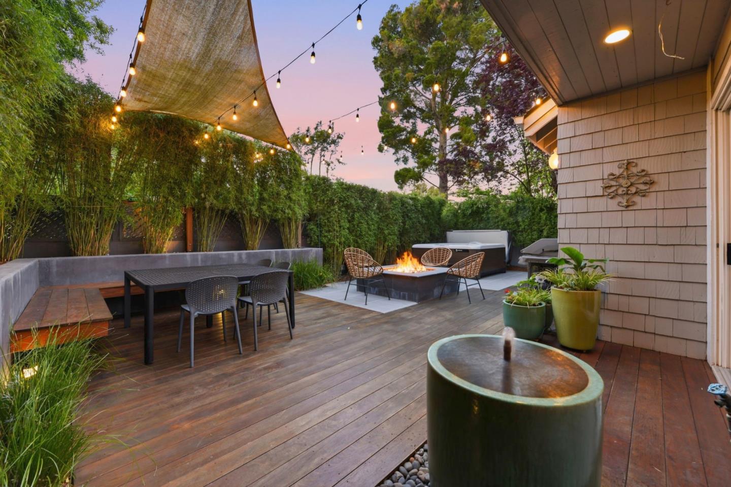 Detail Gallery Image 3 of 6 For 91 Waterside Cir, Redwood City,  CA 94065 - 4 Beds | 2/1 Baths