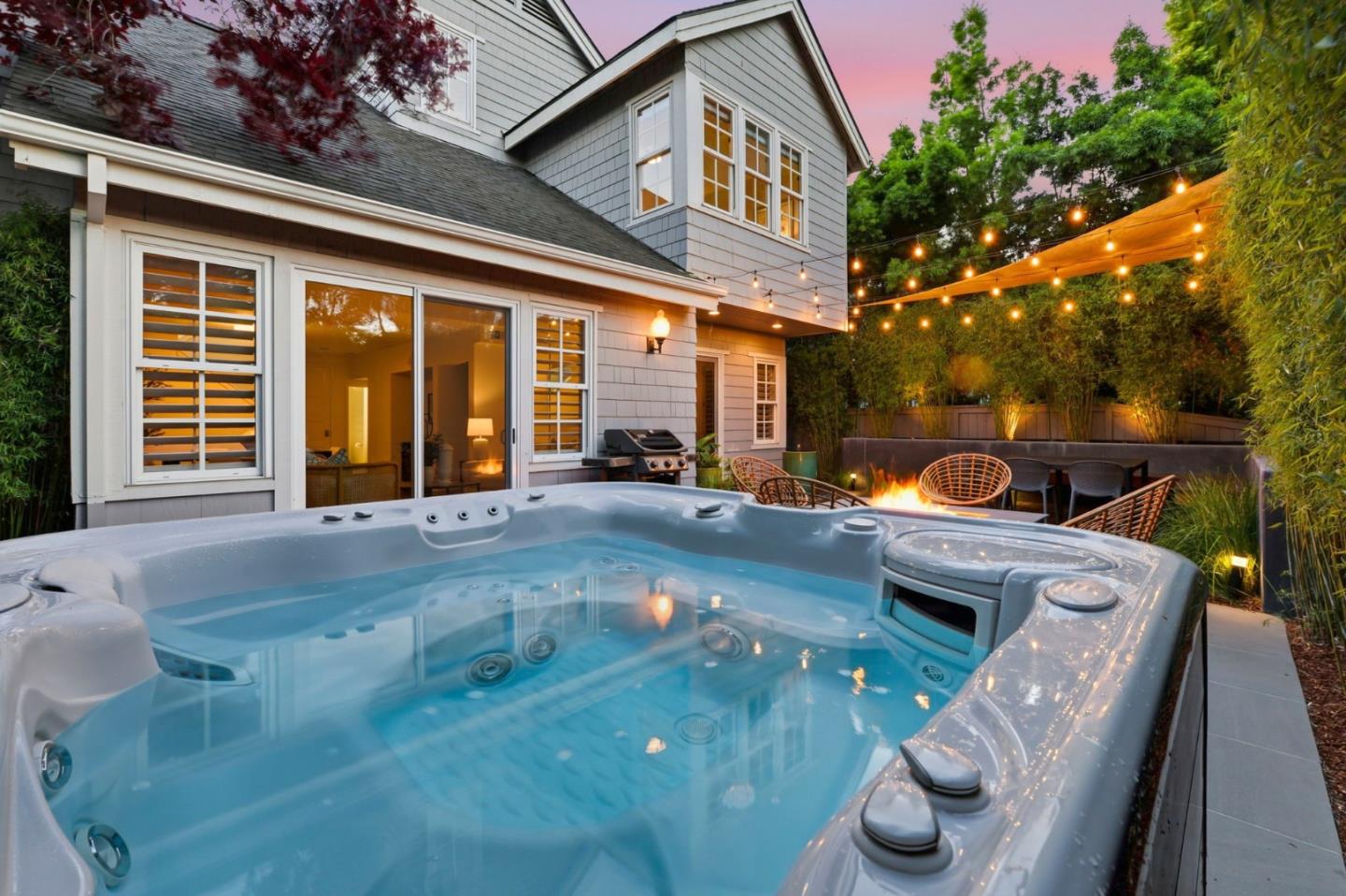 Detail Gallery Image 6 of 6 For 91 Waterside Cir, Redwood City,  CA 94065 - 4 Beds | 2/1 Baths