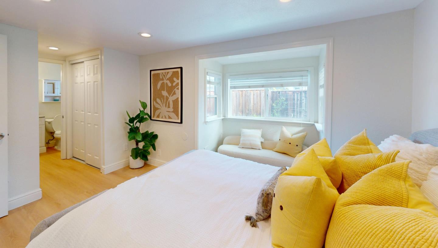 Detail Gallery Image 14 of 22 For 696 Lakehaven Dr, Sunnyvale,  CA 94089 - 5 Beds | 3 Baths