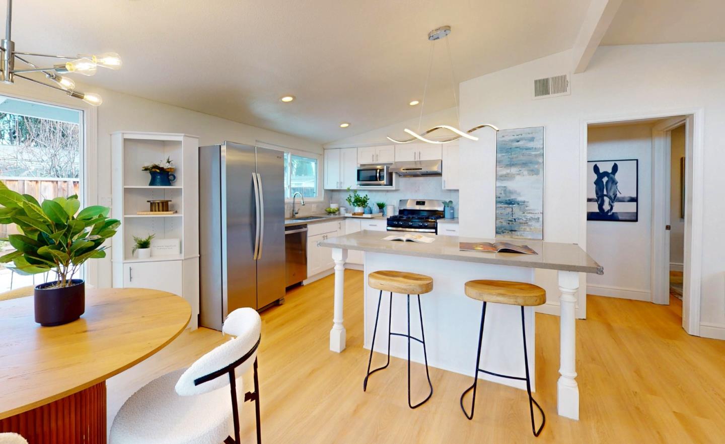 Detail Gallery Image 3 of 22 For 696 Lakehaven Dr, Sunnyvale,  CA 94089 - 5 Beds | 3 Baths