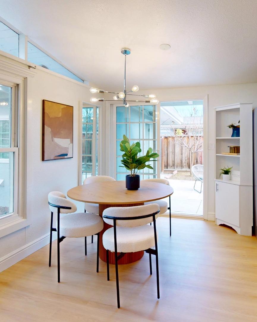 Detail Gallery Image 9 of 22 For 696 Lakehaven Dr, Sunnyvale,  CA 94089 - 5 Beds | 3 Baths