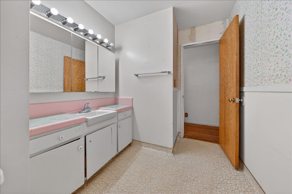 Detail Gallery Image 17 of 25 For 788 Bedford Dr, Salinas,  CA 93901 - 3 Beds | 2 Baths