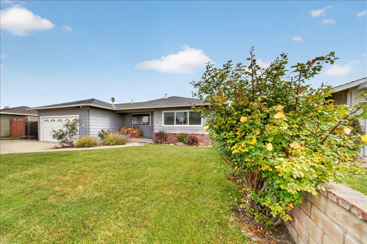 Detail Gallery Image 3 of 25 For 788 Bedford Dr, Salinas,  CA 93901 - 3 Beds | 2 Baths