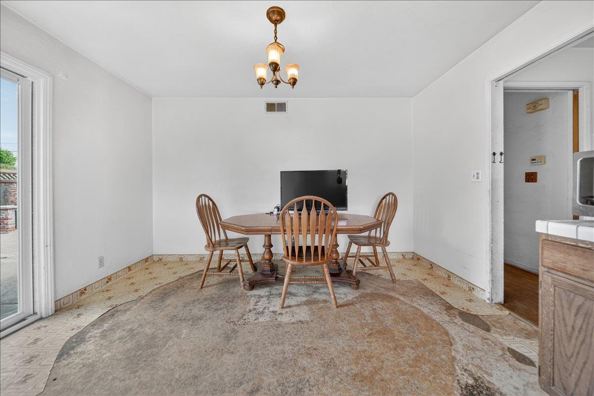 Detail Gallery Image 8 of 25 For 788 Bedford Dr, Salinas,  CA 93901 - 3 Beds | 2 Baths