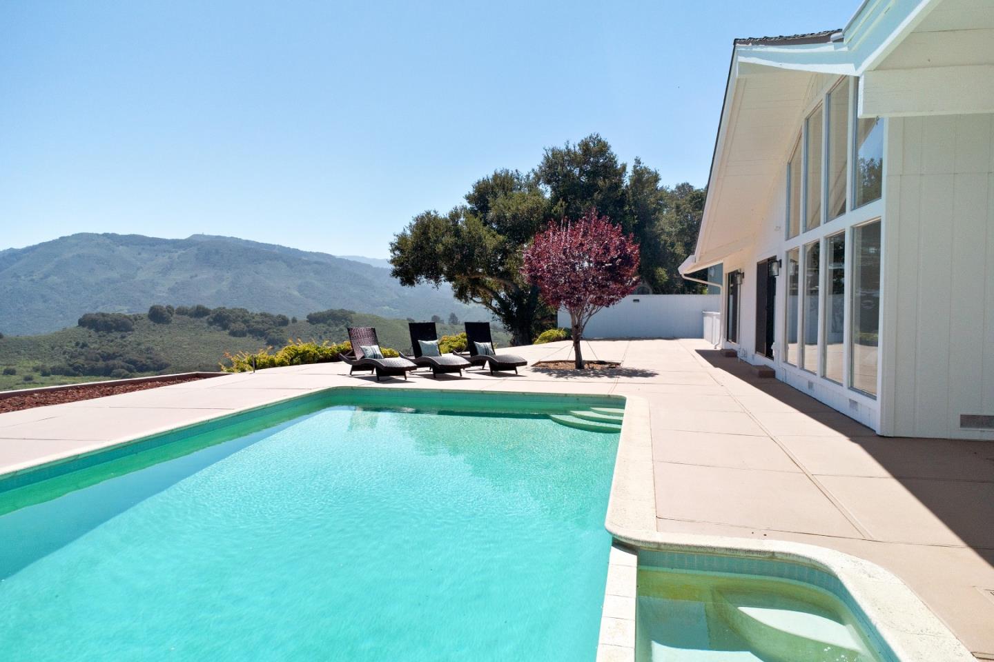 Detail Gallery Image 4 of 36 For 25485 via Paloma, Carmel,  CA 93923 - 4 Beds | 3 Baths