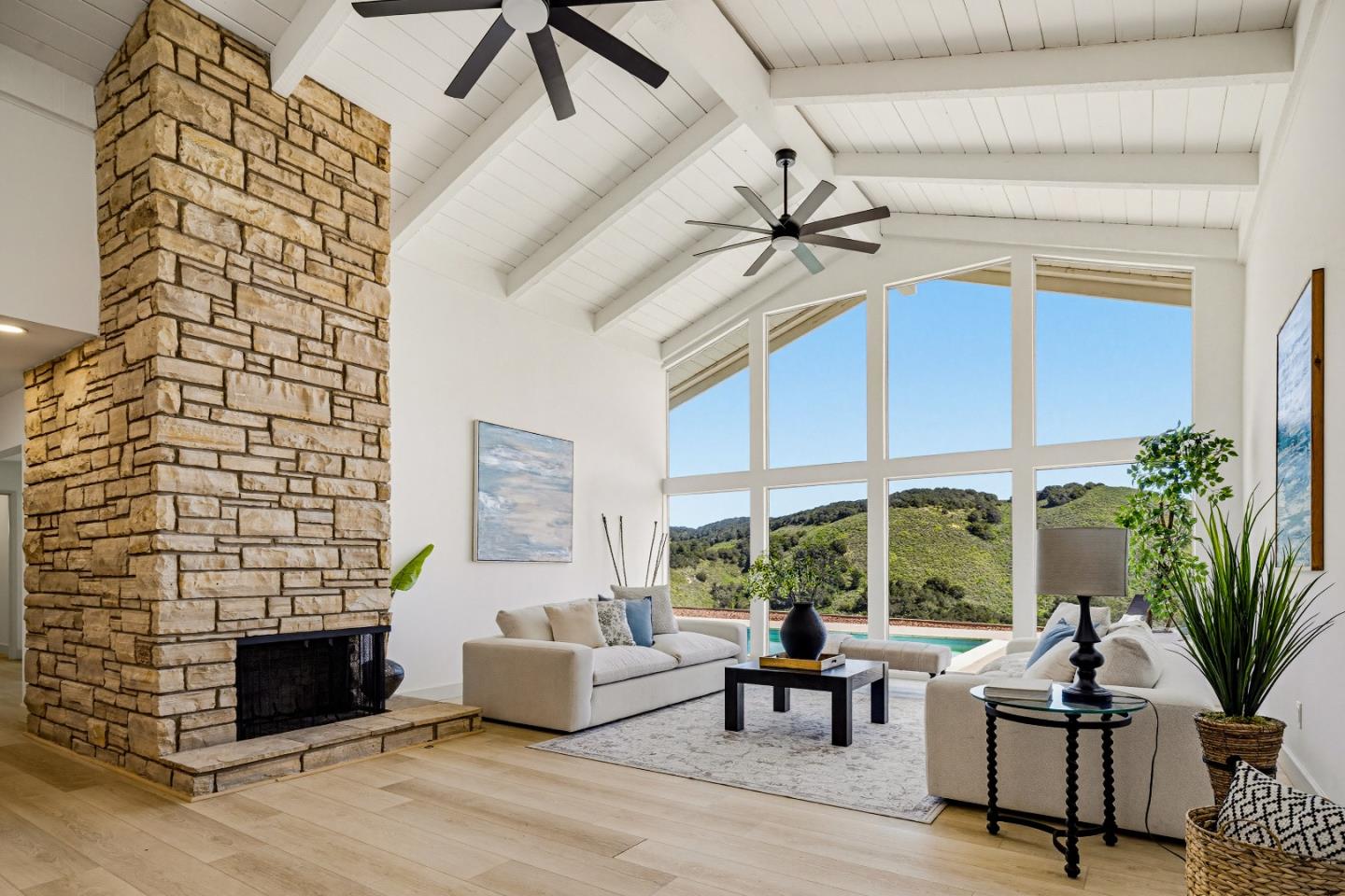 Detail Gallery Image 8 of 36 For 25485 via Paloma, Carmel,  CA 93923 - 4 Beds | 3 Baths