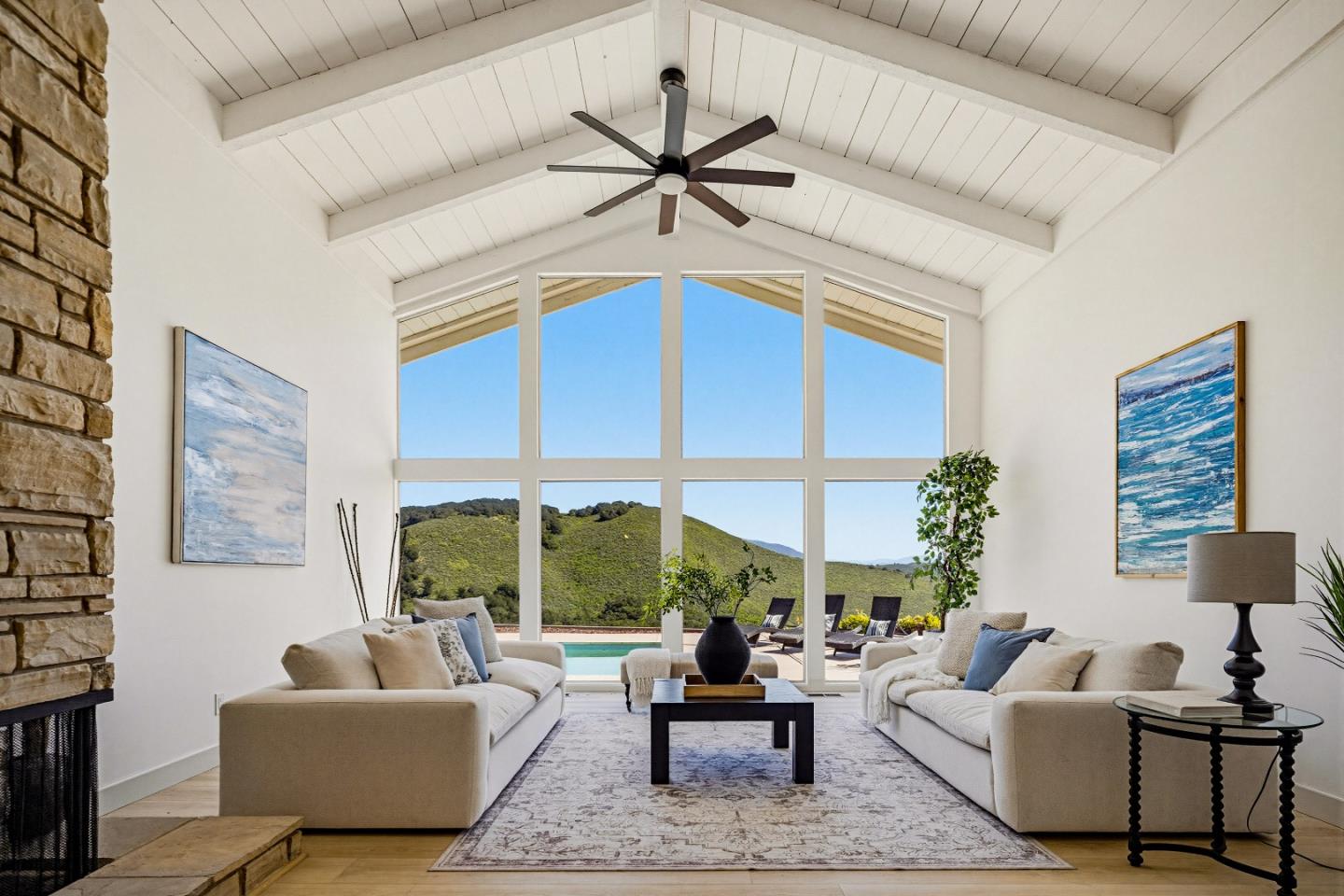 Detail Gallery Image 9 of 36 For 25485 via Paloma, Carmel,  CA 93923 - 4 Beds | 3 Baths