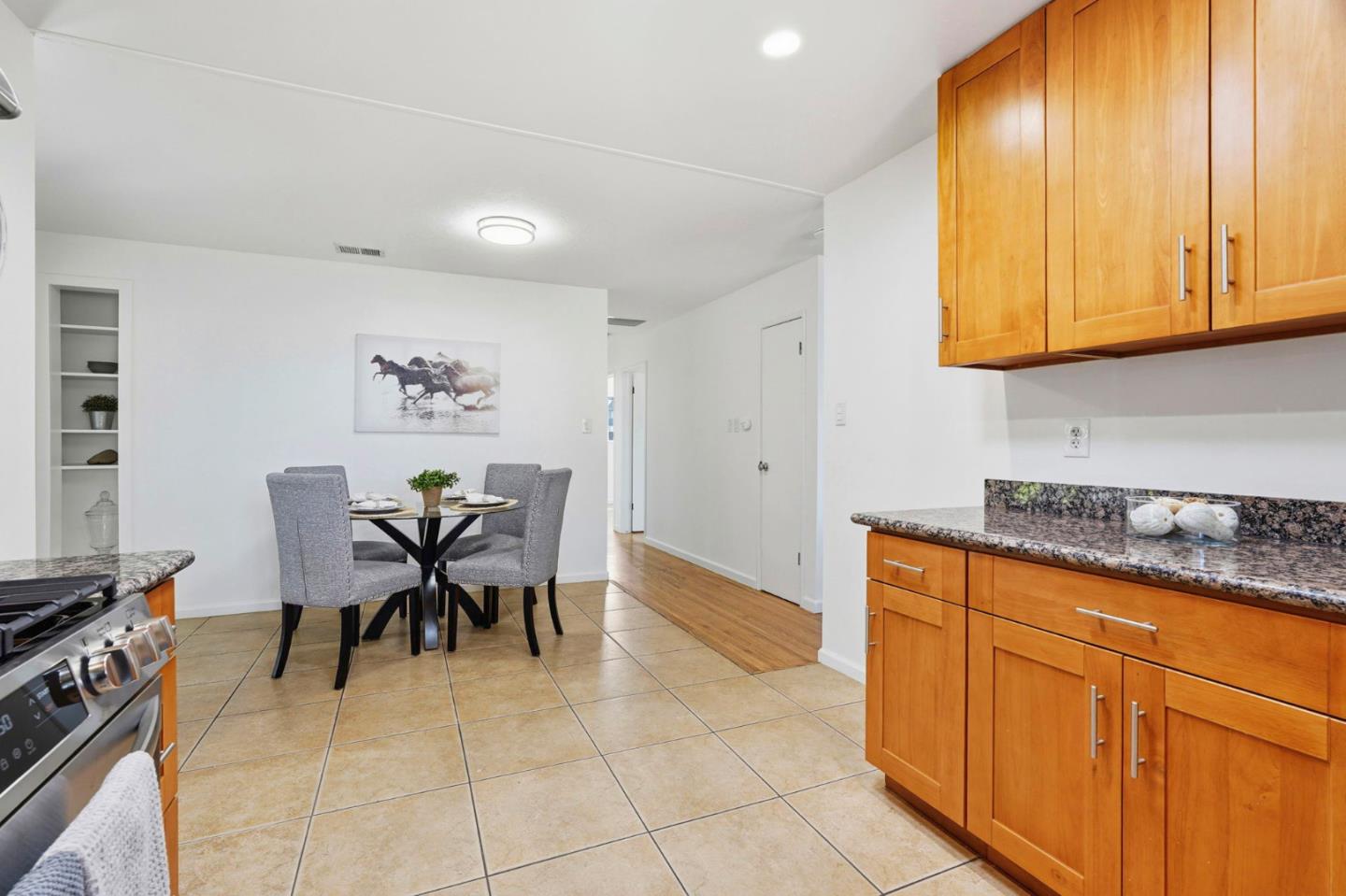 Detail Gallery Image 12 of 33 For 491 S Rengstorff Ave, Mountain View,  CA 94040 - 3 Beds | 2 Baths