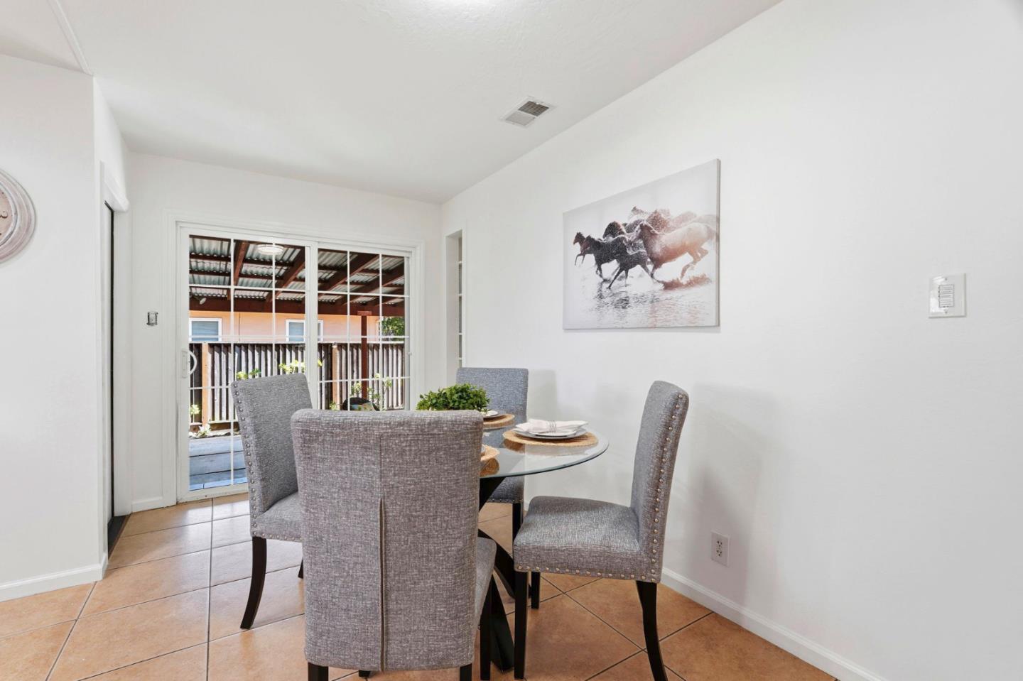 Detail Gallery Image 13 of 33 For 491 S Rengstorff Ave, Mountain View,  CA 94040 - 3 Beds | 2 Baths