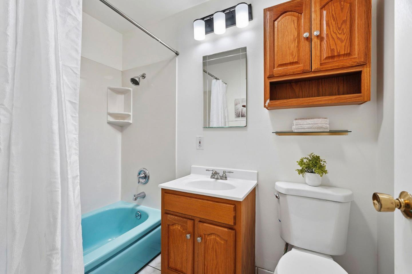 Detail Gallery Image 23 of 33 For 491 S Rengstorff Ave, Mountain View,  CA 94040 - 3 Beds | 2 Baths