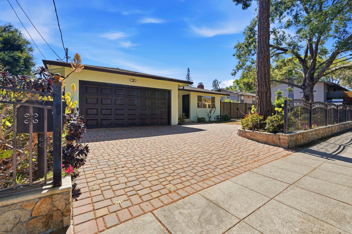 Detail Gallery Image 3 of 33 For 491 S Rengstorff Ave, Mountain View,  CA 94040 - 3 Beds | 2 Baths