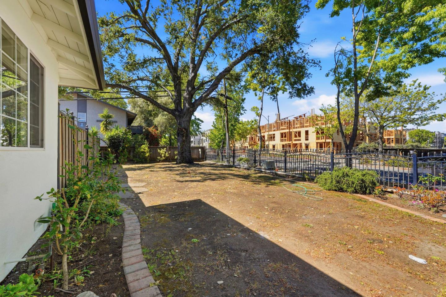 Detail Gallery Image 4 of 33 For 491 S Rengstorff Ave, Mountain View,  CA 94040 - 3 Beds | 2 Baths