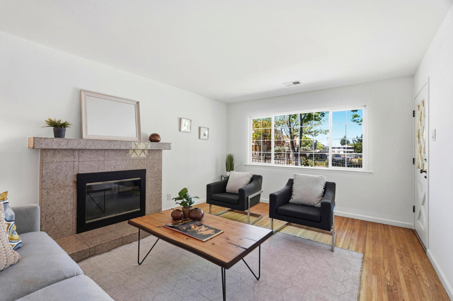 Detail Gallery Image 8 of 33 For 491 S Rengstorff Ave, Mountain View,  CA 94040 - 3 Beds | 2 Baths