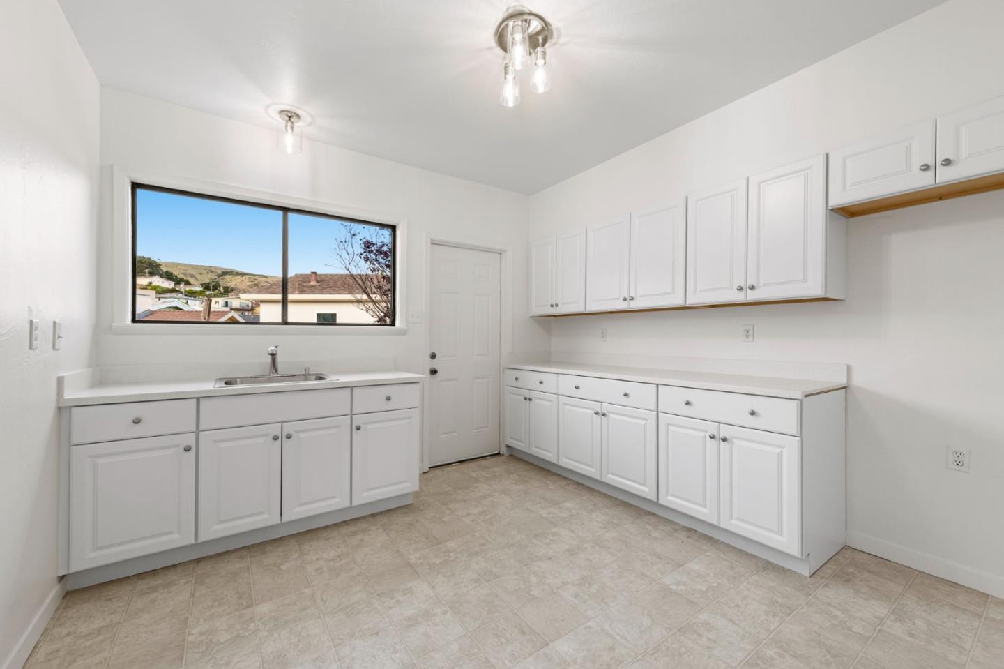 Detail Gallery Image 33 of 40 For 444 Lux Ave, South San Francisco,  CA 94080 - 4 Beds | 2 Baths