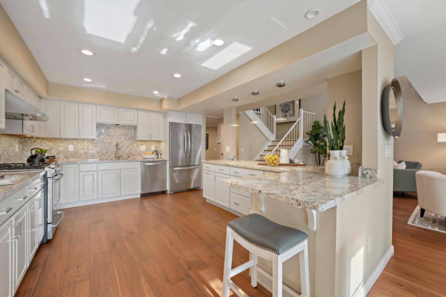 Detail Gallery Image 10 of 46 For 105 Altura Vis, Los Gatos,  CA 95032 - 3 Beds | 2/1 Baths