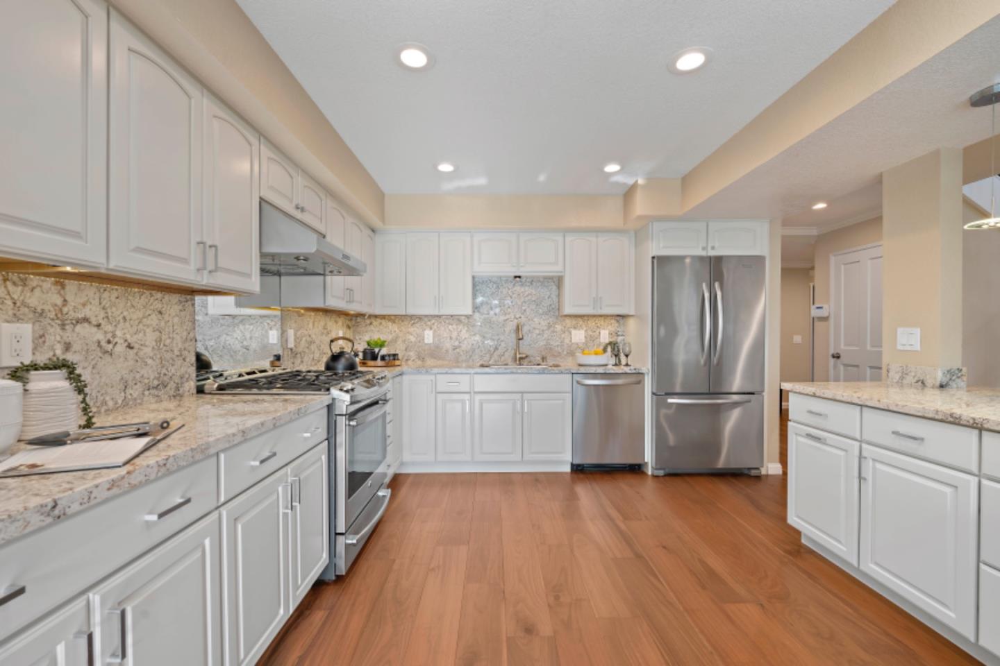 Detail Gallery Image 11 of 46 For 105 Altura Vis, Los Gatos,  CA 95032 - 3 Beds | 2/1 Baths
