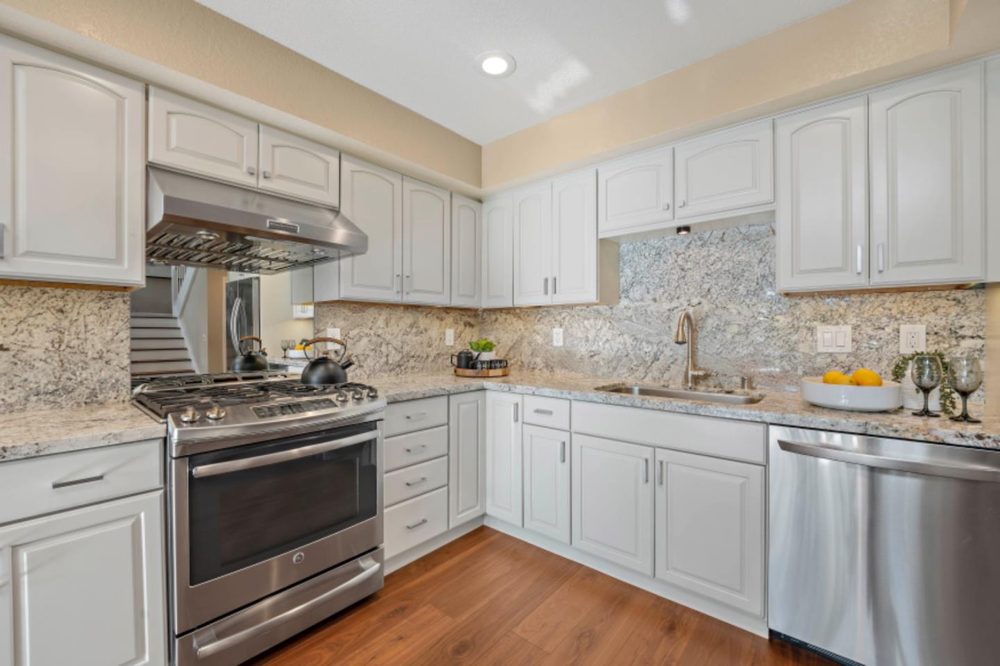 Detail Gallery Image 12 of 46 For 105 Altura Vis, Los Gatos,  CA 95032 - 3 Beds | 2/1 Baths