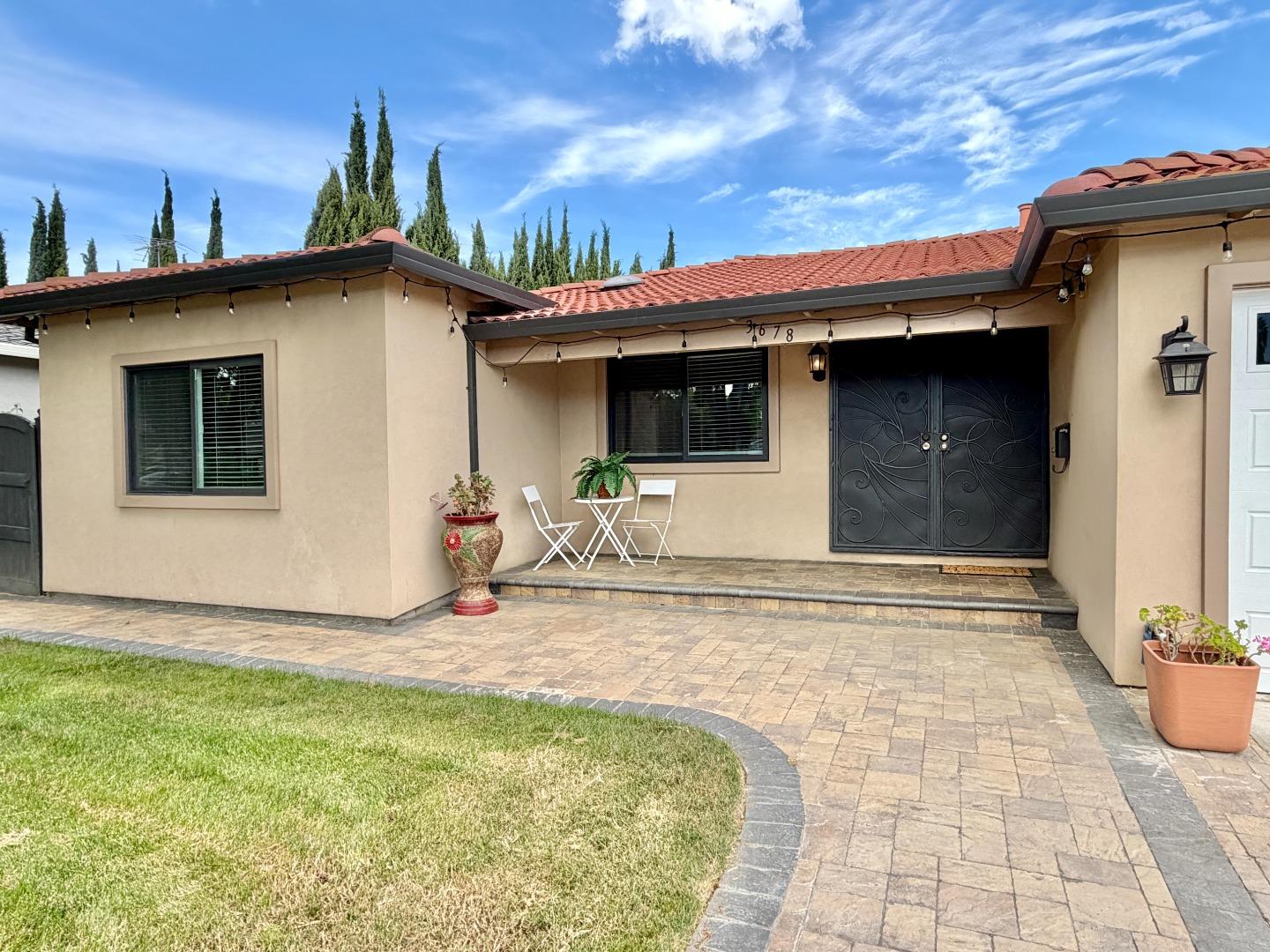 Detail Gallery Image 2 of 31 For 3678 Emanuel, San Jose,  CA 95121 - 6 Beds | 2 Baths