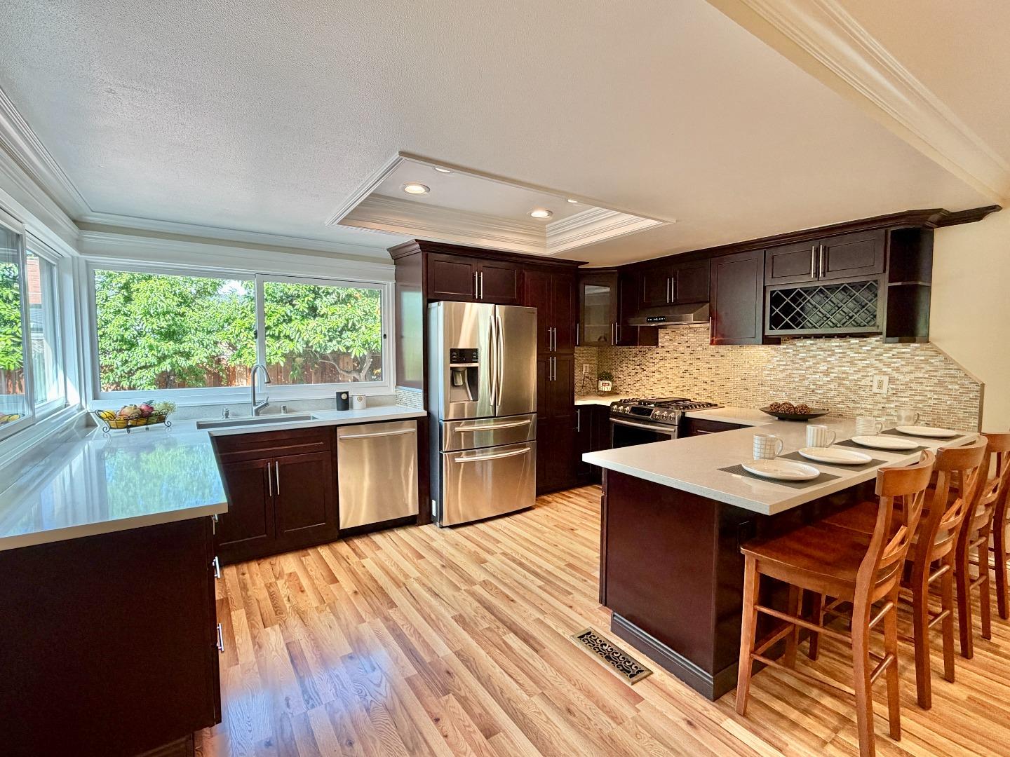 Detail Gallery Image 8 of 31 For 3678 Emanuel, San Jose,  CA 95121 - 6 Beds | 2 Baths