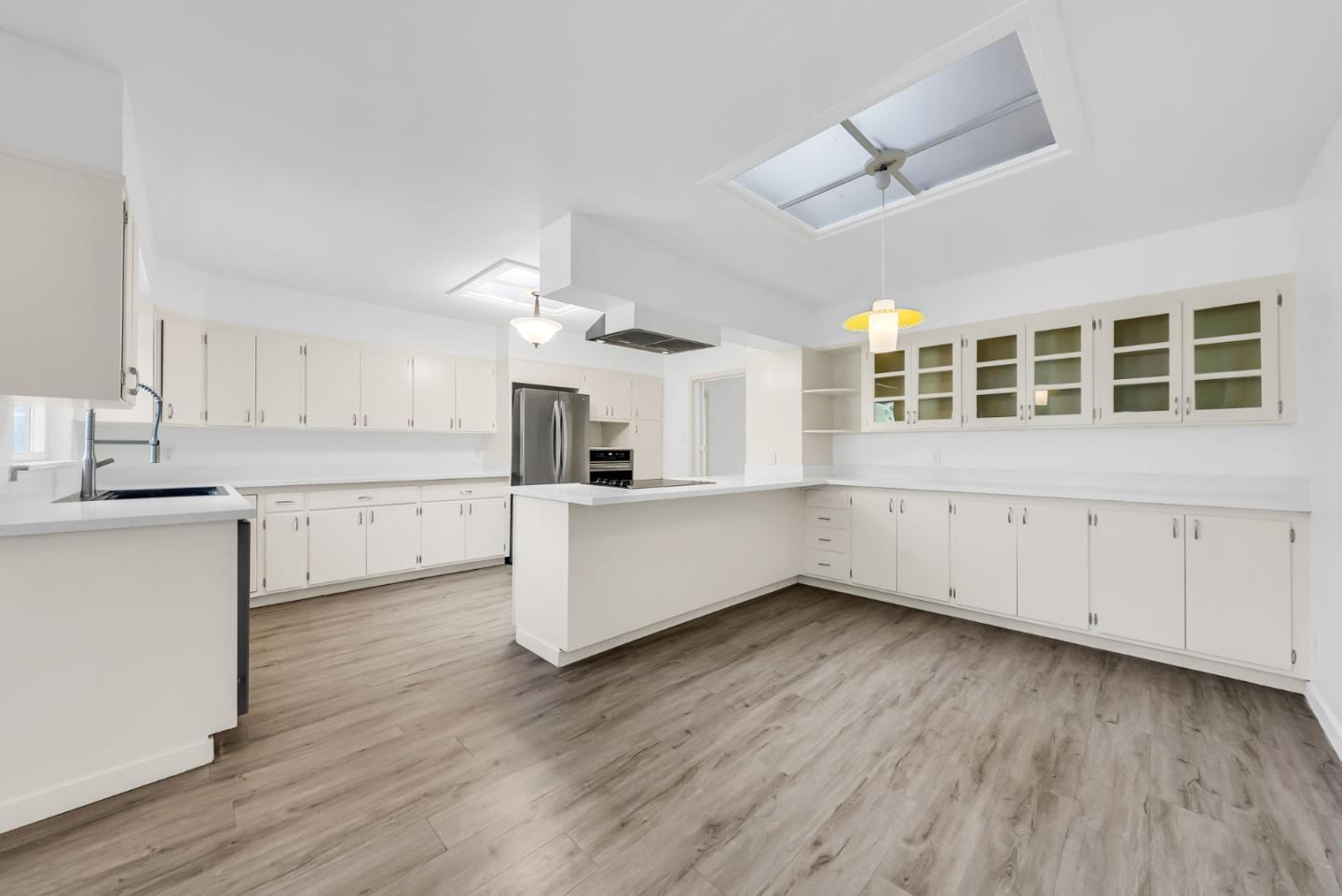 Detail Gallery Image 11 of 62 For 280 Angelita Ave, Pacifica,  CA 94044 - 3 Beds | 3 Baths