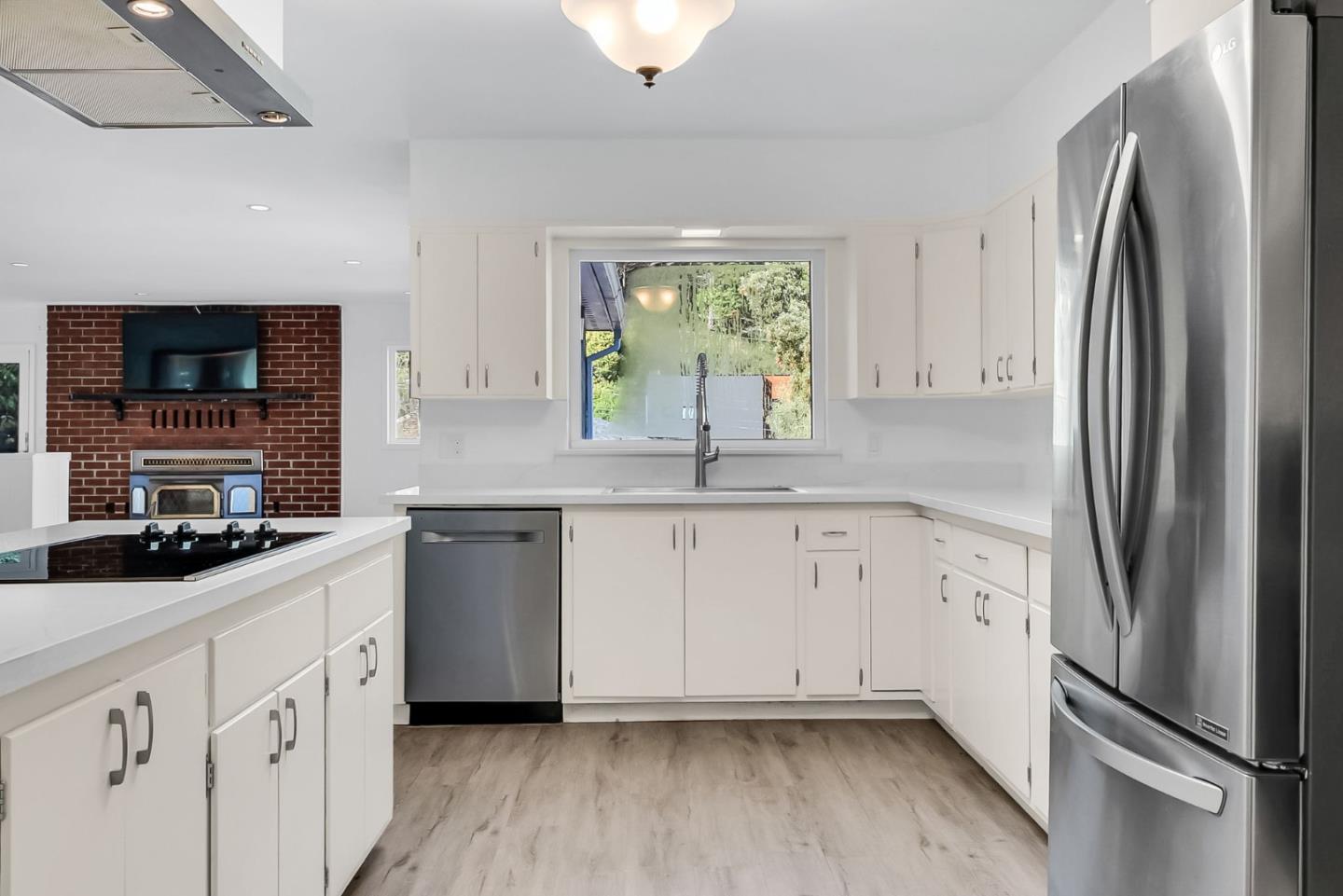 Detail Gallery Image 4 of 62 For 280 Angelita Ave, Pacifica,  CA 94044 - 3 Beds | 3 Baths