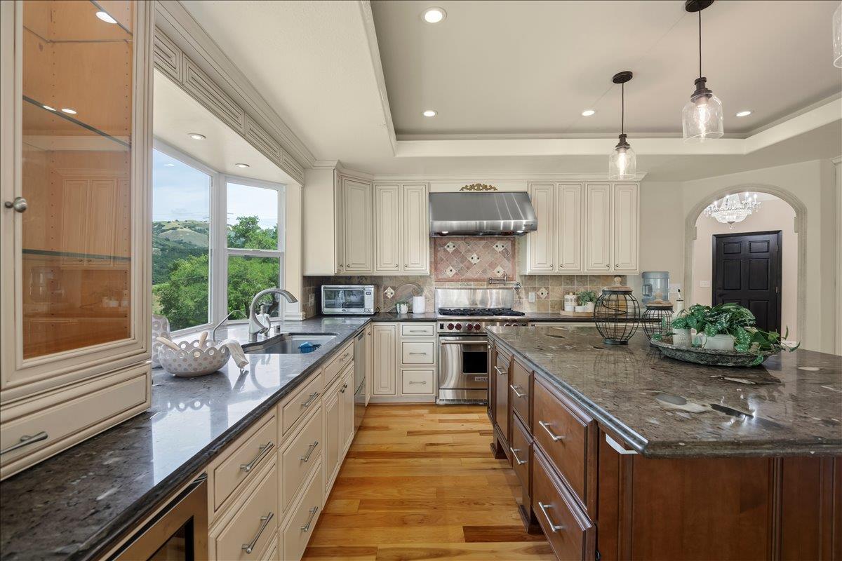 Detail Gallery Image 15 of 55 For 17555 Manzanita Dr, Morgan Hill,  CA 95037 - 5 Beds | 3/1 Baths