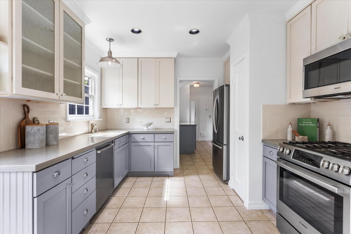 Detail Gallery Image 15 of 63 For 201 Chesterton Pl, San Mateo,  CA 94401 - 3 Beds | 1/1 Baths